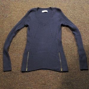 Knit sweater with zips